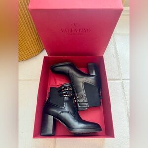 Valentino Garavani Rockstud 70MM Calfskin Ankle Boots - S:36/6 BLACK